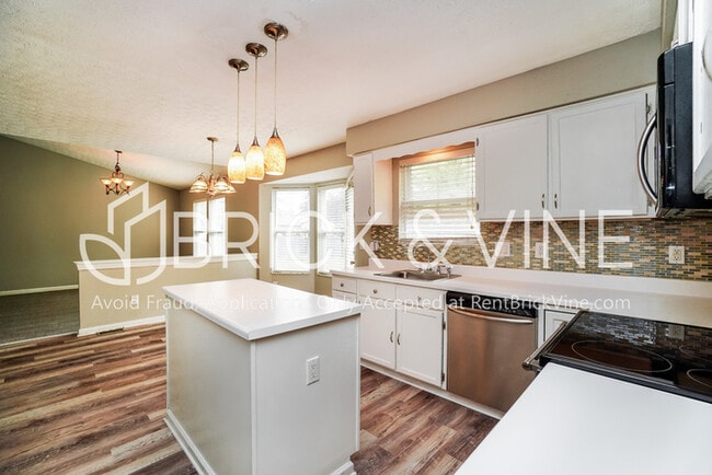 Building Photo - 5465 Avonhurst Ct