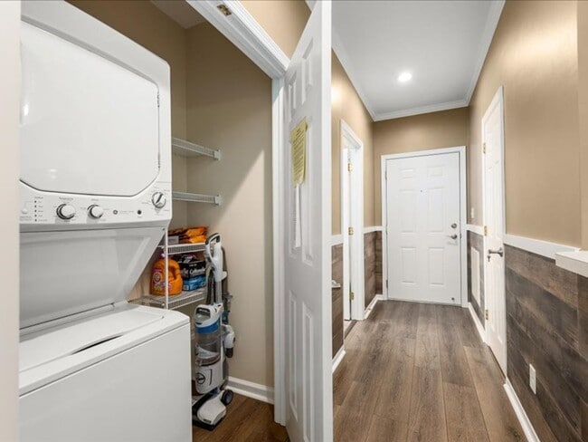 Building Photo - For Rent: Beautifully updated 2-bed/2-bath condo, Sandpiper Village, Rehoboth. $2,000.00/month. P...