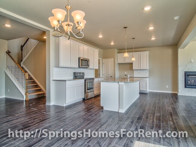 Building Photo - Rockrimmon Townhouse with Two Car Garage