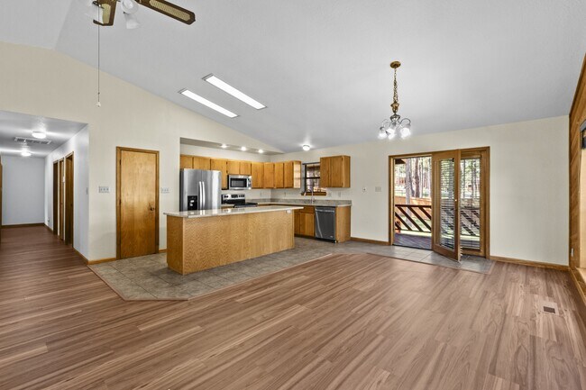 Building Photo - 103 E Miller Ct