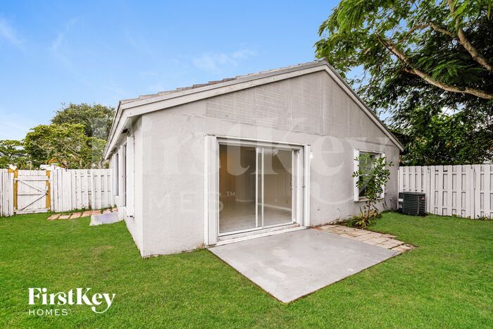 Building Photo - 6553 Bayfront Dr
