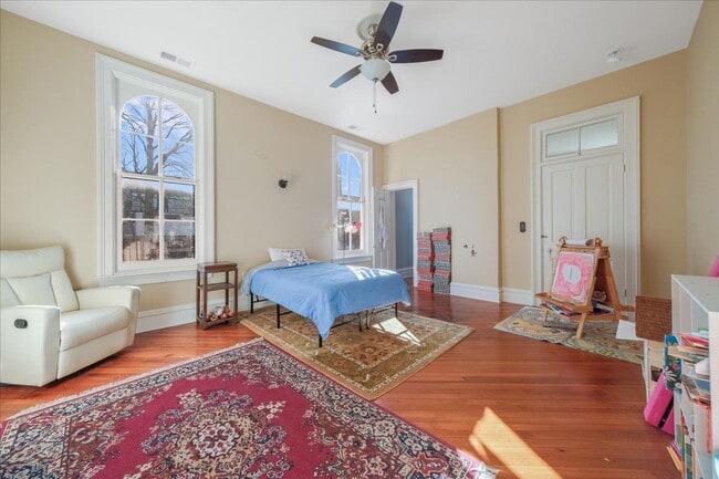 Building Photo - Historic, Character-Rich House - 3 Bed, 3 Bath (2 Full, 2 Half)