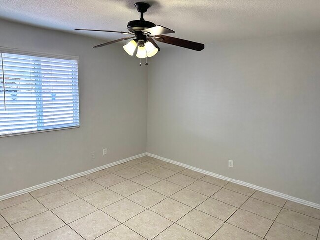 Building Photo - 4 Bedroom with pool in prime location