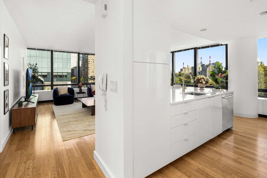 Building Photo - 1113 York Ave