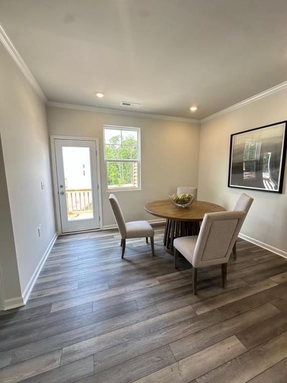Building Photo - 3005 Honeymyrtle Ln