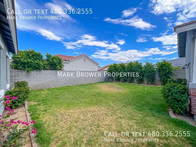 Building Photo - 11423 W La Reata Ave