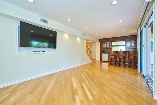 Building Photo - Hollywood Nights in Redondo Beach with lar...