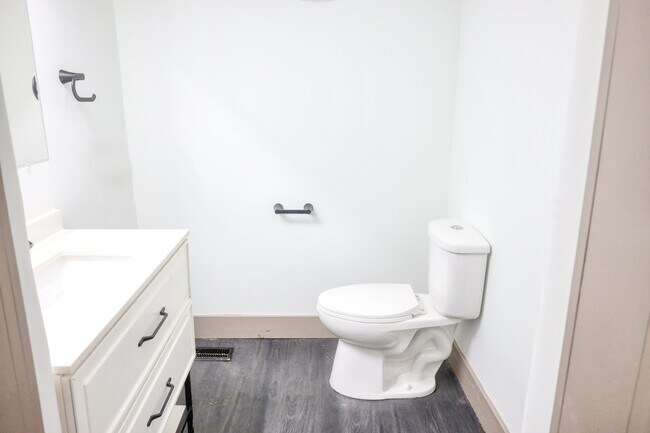 Building Photo - 1121 N Dearborn St