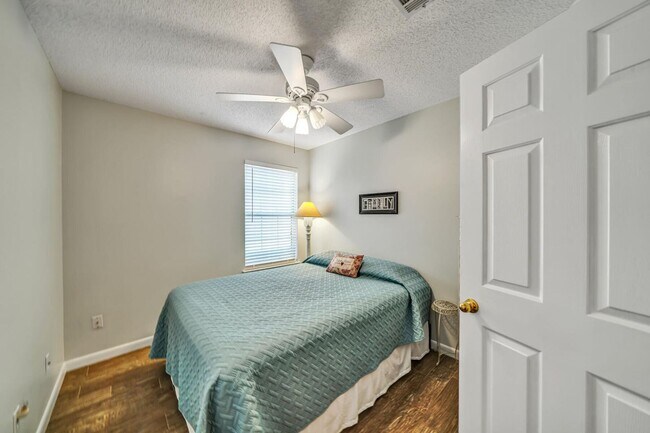 Building Photo - Updated 3 Bedroom in Central Location!