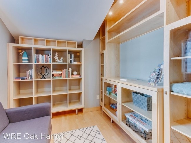 Building Photo - 1060 S Halsey Dr