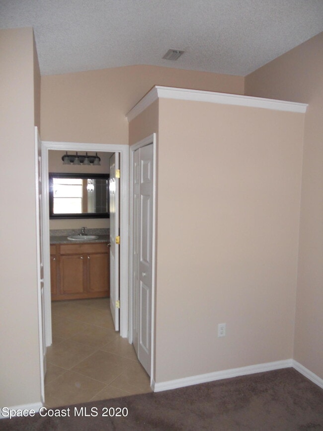 Building Photo - 599 Evergreen St NE