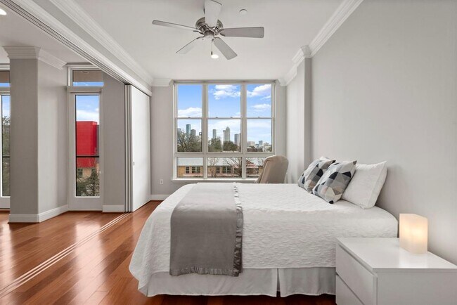 Building Photo - 1419 Montrose-ID268.1