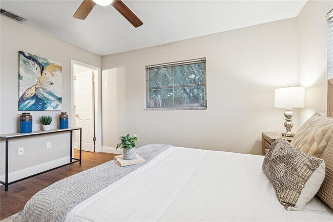 Building Photo - 941 Grey Oak Ct