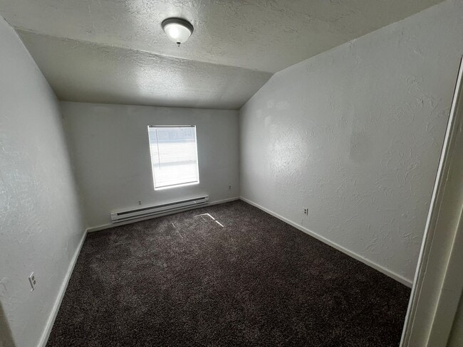 Building Photo - 3 bed 1 bath