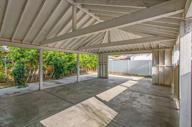 Building Photo - 7401 Valaria Dr