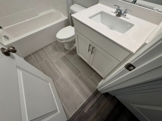 Building Photo - Room in Townhome on Tulip Bloom Ln