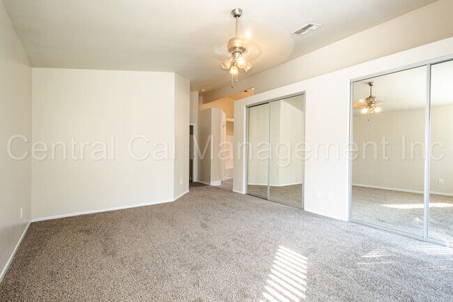 Building Photo - 3 Bedroom/2 Bath Home in the Southwest - $2295 Per Month!