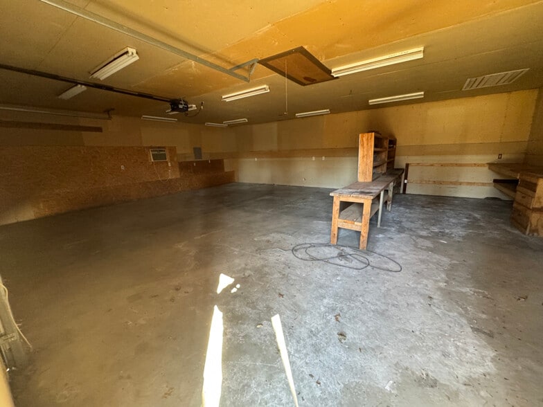 Building Photo - 1224 W Quarles St