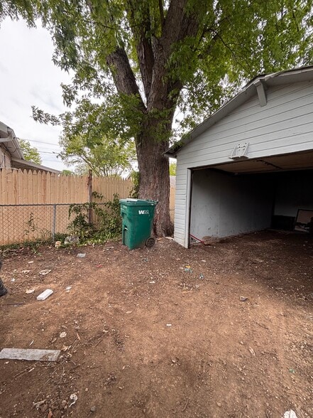 Building Photo - 2648 E Prairie St