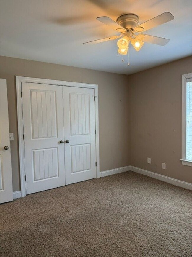 Building Photo - 4 Bed/2.5 Bath Home - Desirable Glen Laurel Subdivision - CBA School District