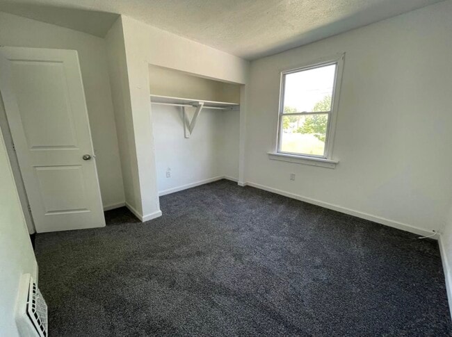 Building Photo - 420 Haney Ave