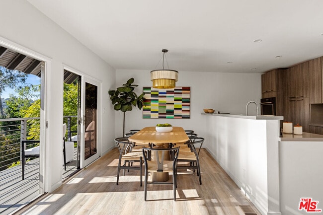 Building Photo - 2753 La Cuesta Dr