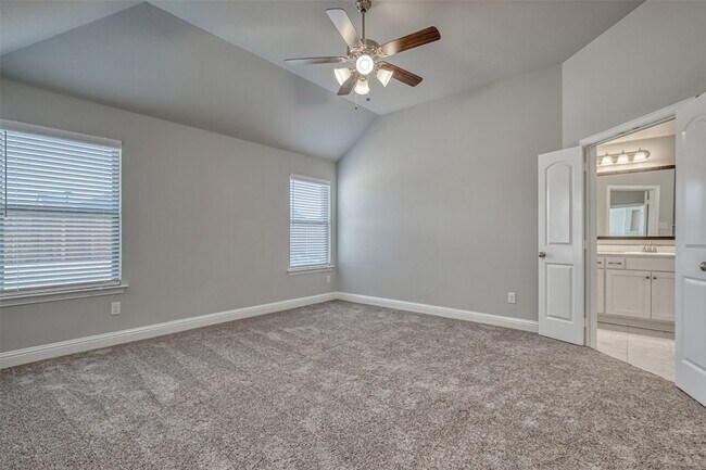 Building Photo - 207 Gardenia Dr