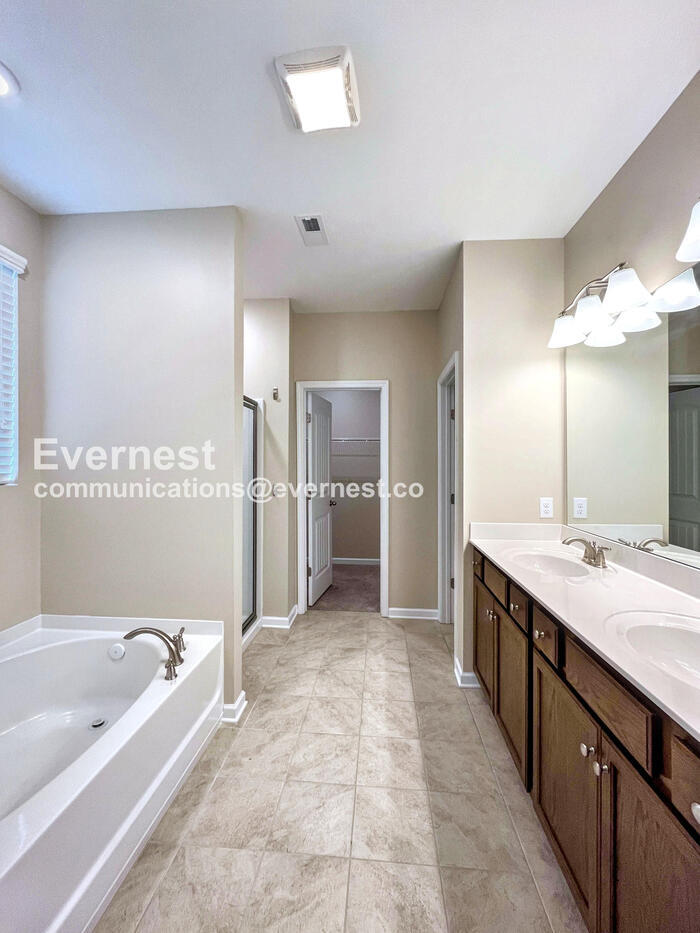 Building Photo - 3724 Hoggett Ford Rd