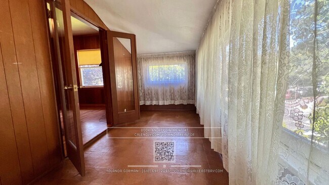 Building Photo - Charming and Spacious 4 bedroom Home in the Heart of Elmwood