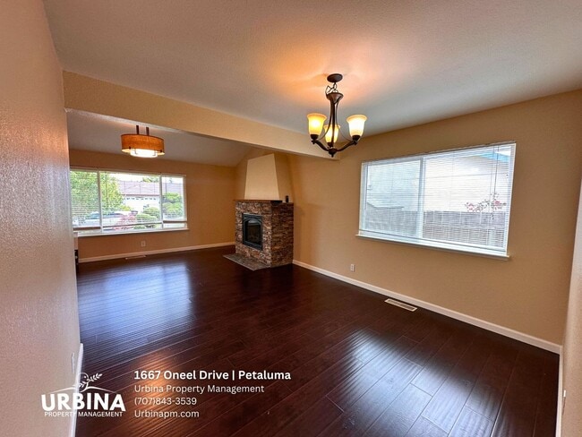 Building Photo - Spacious East Petaluma Home with Main-Floor Bedroom Suite