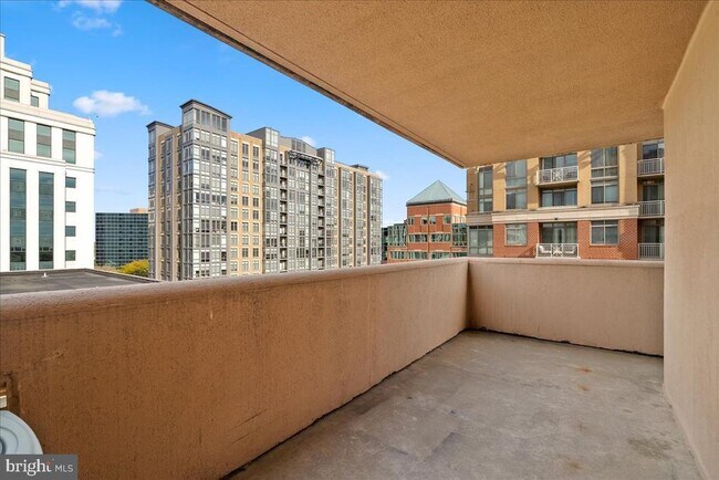 Building Photo - 1301 N Courthouse Rd