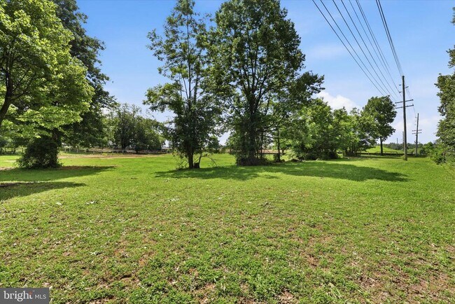 Building Photo - 8606 Yellow Springs Rd