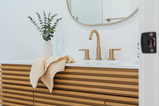 Building Photo - 4866 Hillside Dr