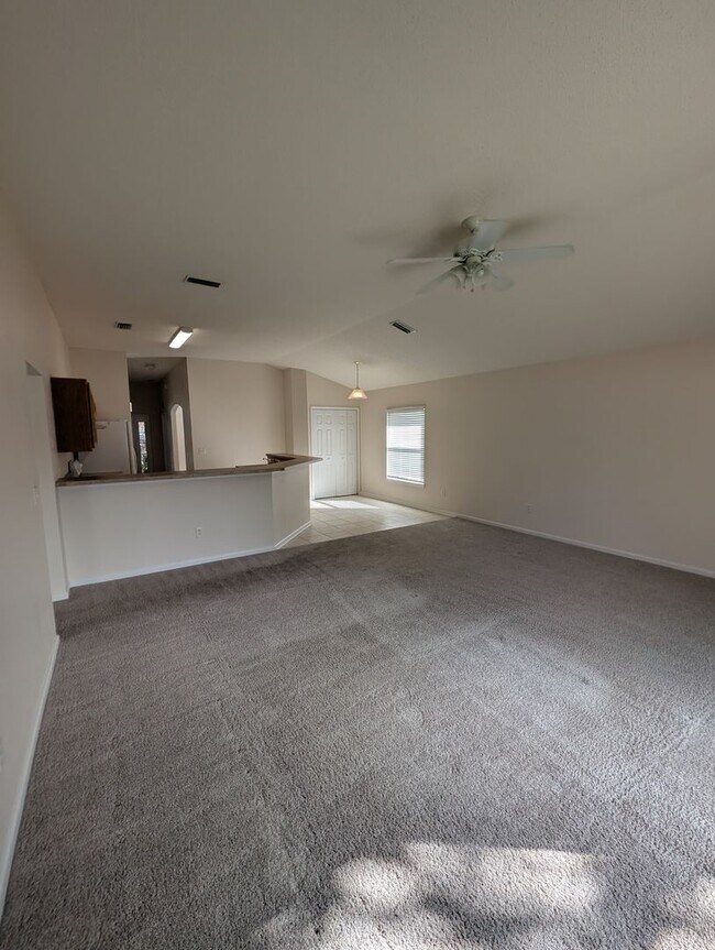 Building Photo - Great 4 Bedroom 2 Bath home in Heritage Park