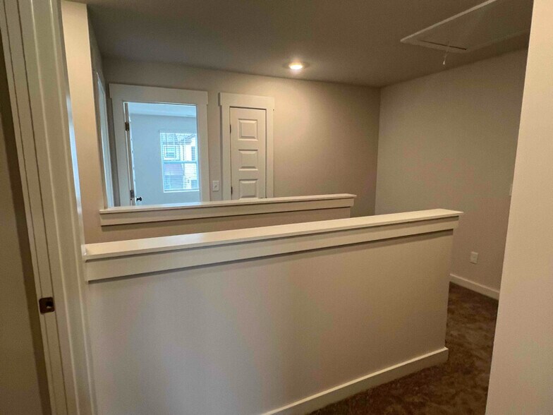 Building Photo - 145 Rising Ln