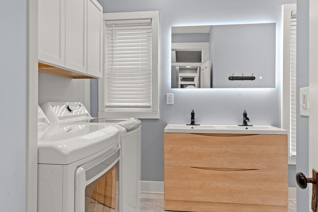 Building Photo - 640 Neil Ave