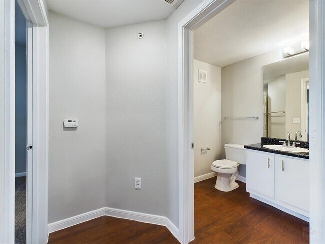 Building Photo - 2320 Gracy Farms Ln