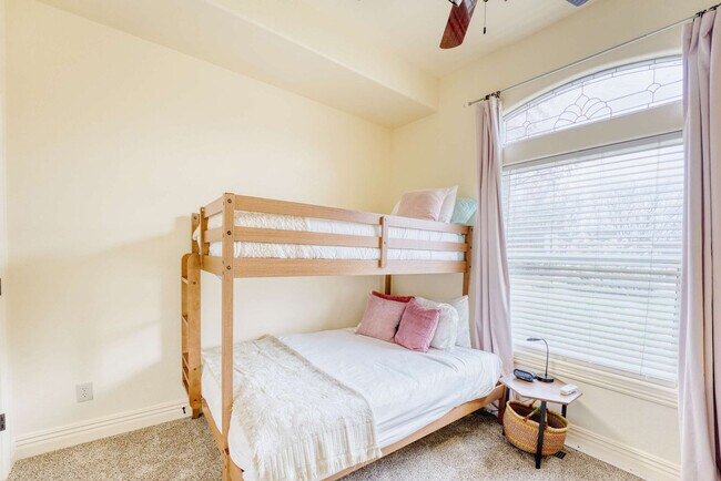 Building Photo - 13810 AR-16 Scenic