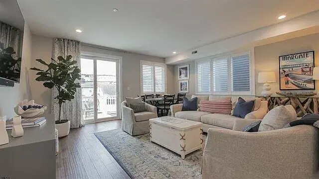 Building Photo - 9 S Granville Ave