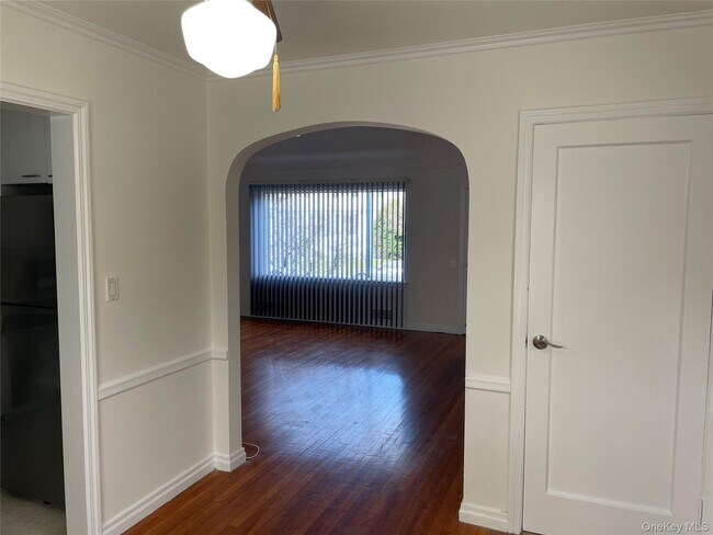 Building Photo - 8 Cameron Ln