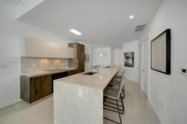 Building Photo - 480 NE 31st St