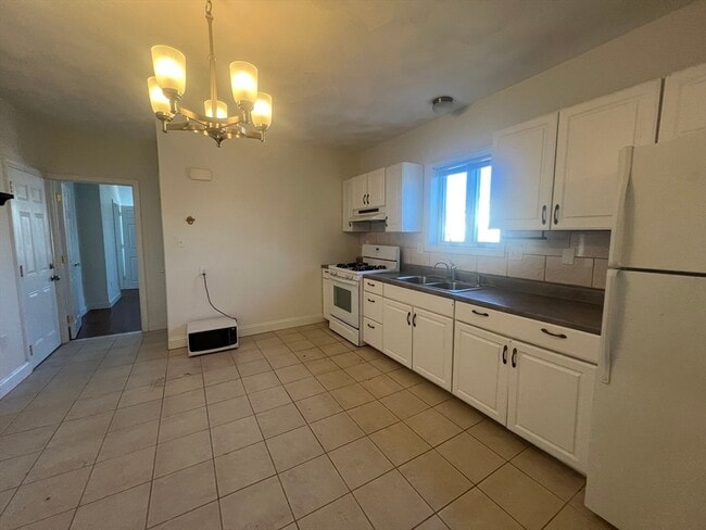 Building Photo - 6 Skehan St