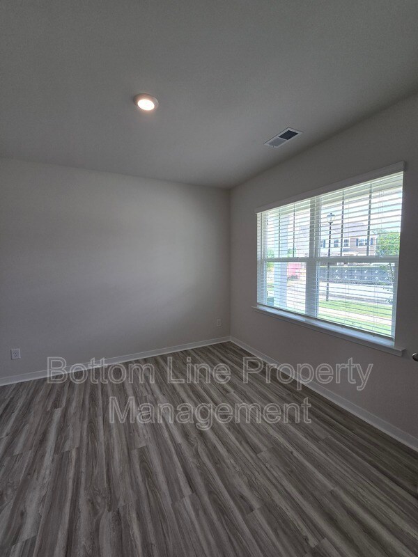 Building Photo - 549 Blackpool Ct