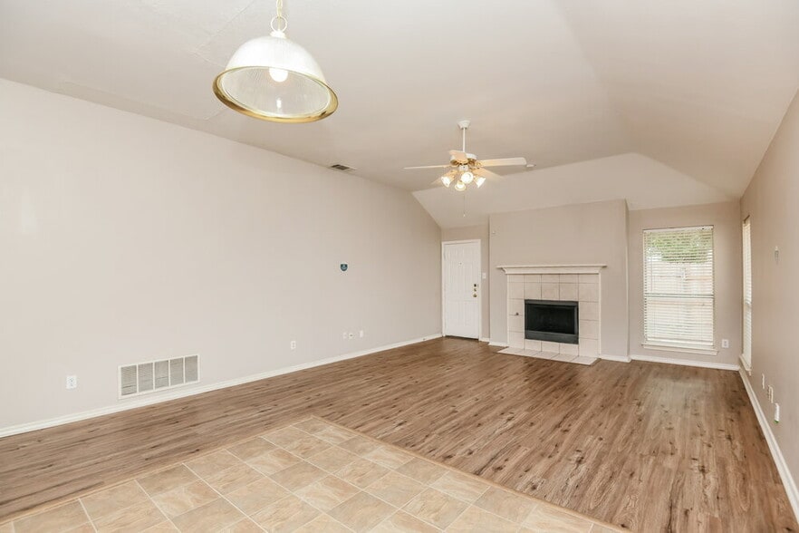 Building Photo - 633 Crystal Brook Dr