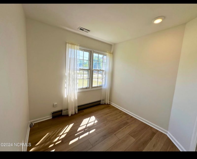 Building Photo - 452 Nine Foot Rd