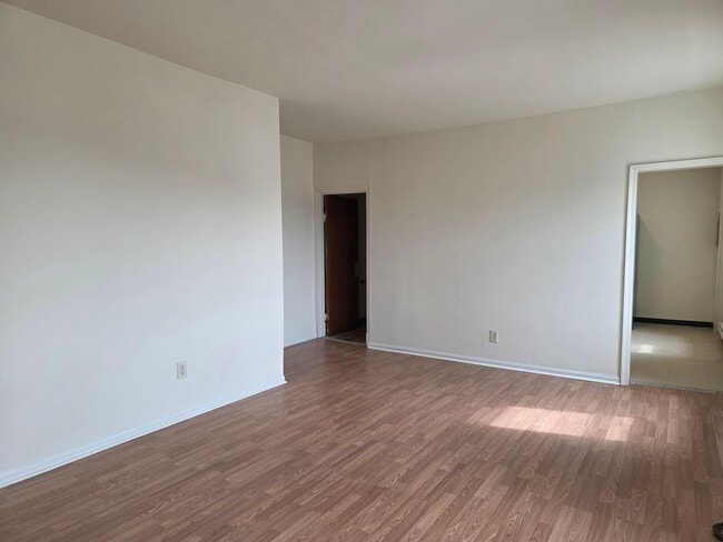 Building Photo - 100 N Franklin St