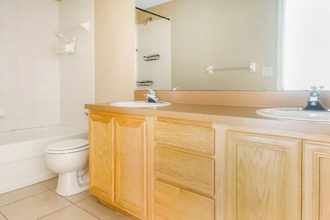 Building Photo - Discover Your Ideal Home in Poinciana, FL!