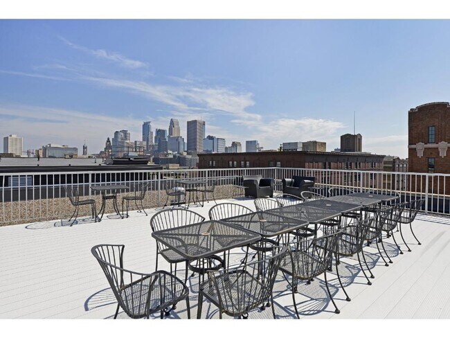 Building Photo - 700 N Washington Ave