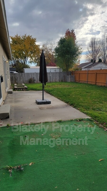 Building Photo - 917 W Greenhead St