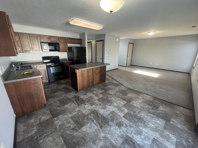 Building Photo - Newer 3-Bed Townhome in NW Columbus, attached double car garage and private back yard!